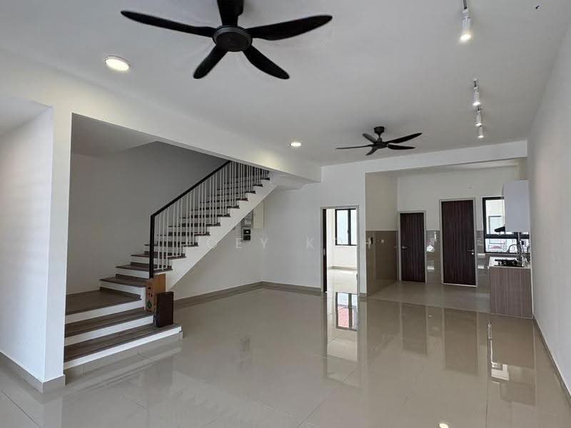 Rumah Teres untuk Dijual di Sungai Buloh (Selangor) - Joey Koh - Living Room - PropertyGuru.com.my