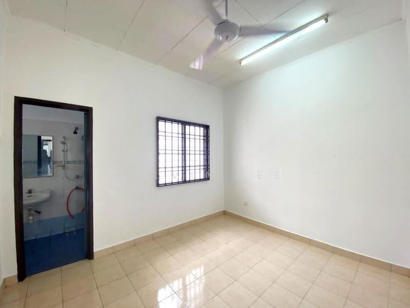 Rumah Teres 2-Tingkat untuk Dijual di Taman Mutiara Rini (Skudai) - Calvin Lee - Bathroom - PropertyGuru.com.my
