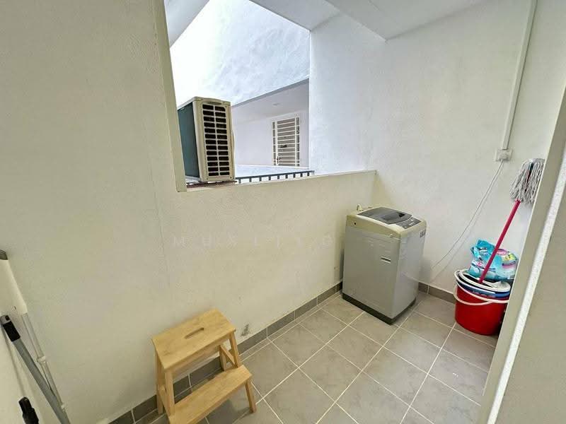 Kediaman Servis untuk Disewa di Southkey Mosaic - Muslieg . - Balcony - PropertyGuru.com.my