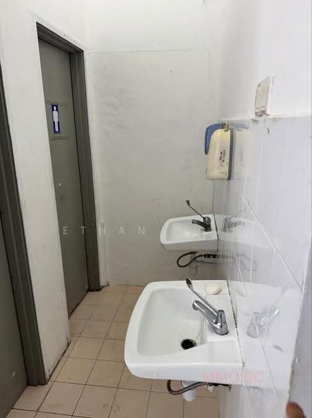 Kedai untuk Disewa di Bandar Botanic (Klang) - Ethan Chua - Bathroom - PropertyGuru.com.my