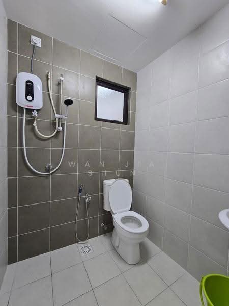 Kondominium untuk Disewa di Dezire Hill Residence - Wan Jia Shun - Bathroom - PropertyGuru.com.my
