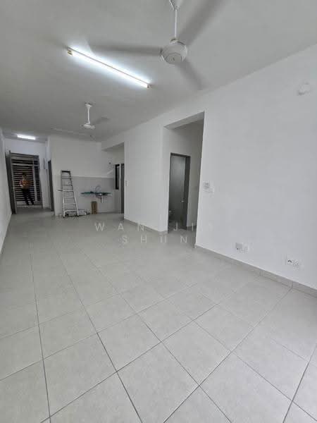 Kondominium untuk Disewa di Dezire Hill Residence - Wan Jia Shun - Living Room - PropertyGuru.com.my