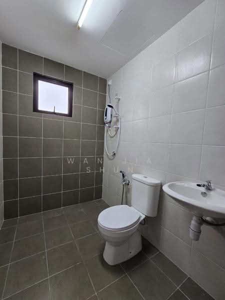 Kondominium untuk Disewa di Dezire Hill Residence - Wan Jia Shun - Bathroom - PropertyGuru.com.my