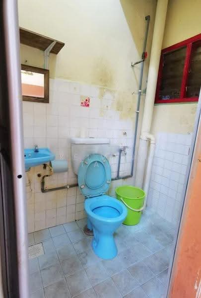 Apartment for Sale at Taman Daya Shop Apartment - Kelven Tan - Bathroom - PropertyGuru.com.my
