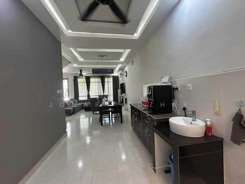 Rumah Teres 2-Tingkat untuk Dijual di Bandar Puncak Alam (Puncak Alam) - Johary Adzhar - Living Room - PropertyGuru.com.my