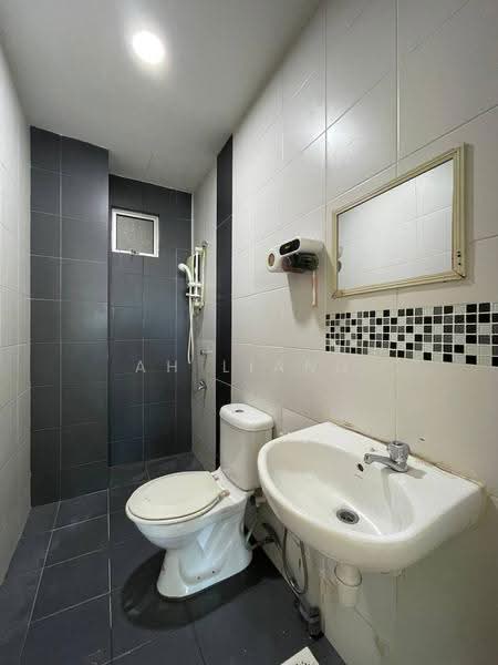 Pangsapuri untuk Dijual di Zennith Suites (Pangsapuri Kebun Teh) - Ah Liang - Bathroom - PropertyGuru.com.my