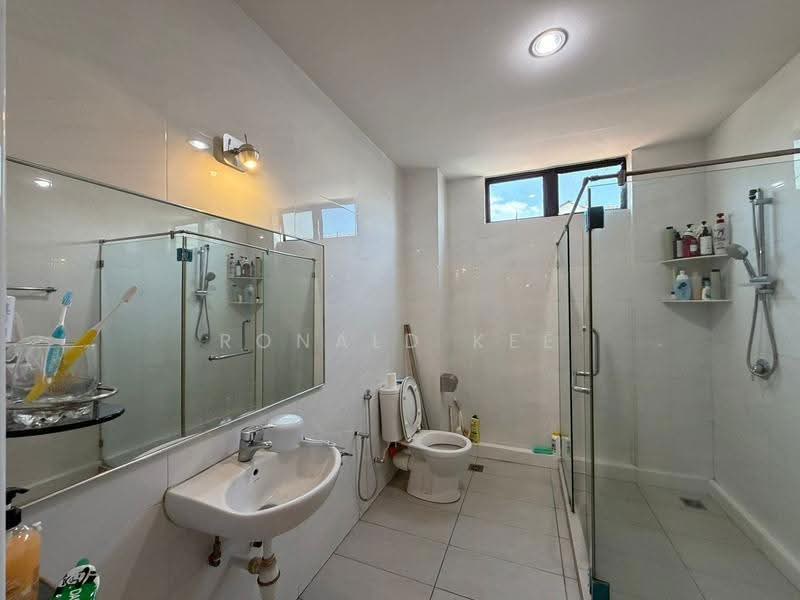Rumah Berkembar untuk Dijual di Minden Heights (Gelugor) - Ronald Kee - Bathroom - PropertyGuru.com.my