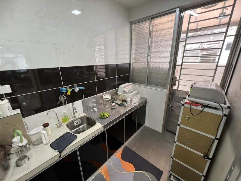 Cluster House for Sale in Taman Gaya (Ulu Tiram) - Khoo . - Kitchen - PropertyGuru.com.my