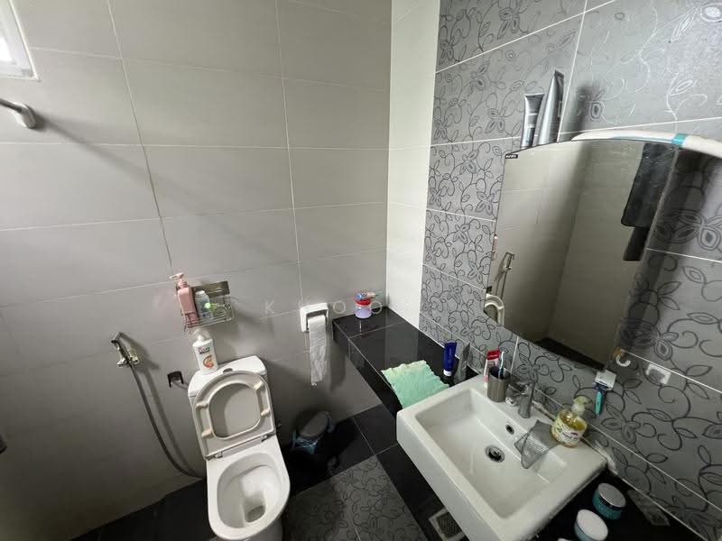 Cluster House for Sale in Taman Gaya (Ulu Tiram) - Khoo . - Bathroom - PropertyGuru.com.my