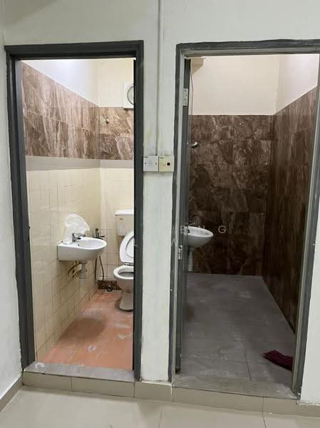 Shop / Office untuk Dijual di Kepong (Kuala Lumpur) - Kim Meng Lew - Bathroom - PropertyGuru.com.my