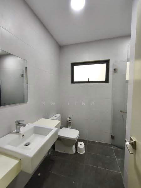 Kondominium untuk Disewa di Ara Sentral - SW Ling - Master Bathroom - PropertyGuru.com.my