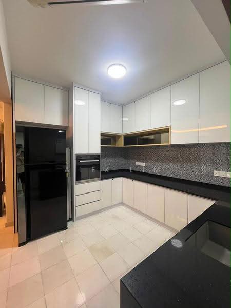 Kondominium untuk Disewa di Gold Coast Resort Condominium - Alex Lim - Kitchen - PropertyGuru.com.my