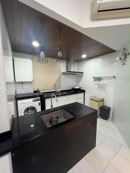 Kondominium untuk Disewa di Gold Coast Resort Condominium - Alex Lim - Kitchen - PropertyGuru.com.my
