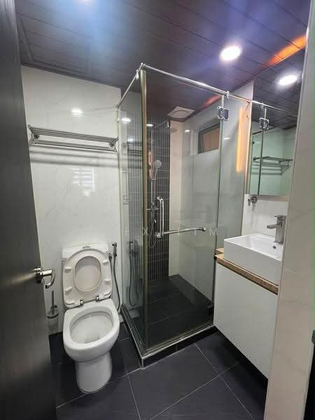 Kondominium untuk Disewa di Gold Coast Resort Condominium - Alex Lim - Bathroom - PropertyGuru.com.my