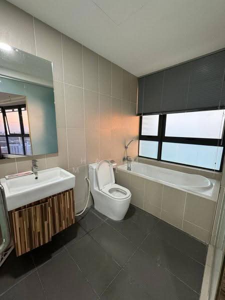 Kondominium untuk Disewa di Cristal Serin Residence - Halim Mazlan - Bathroom - PropertyGuru.com.my