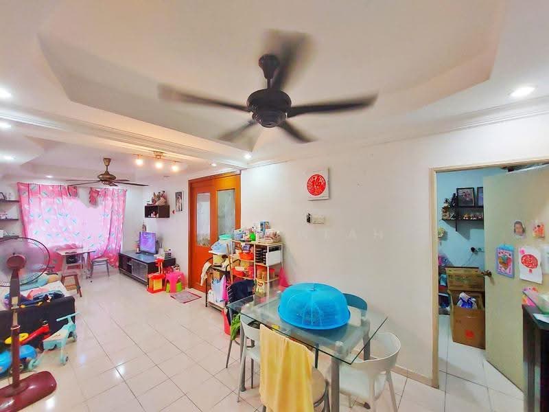 Pangsapuri untuk Dijual di Sri Impian Apartment - Tony Cheah - Living Room - PropertyGuru.com.my