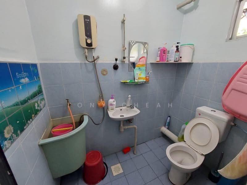 Pangsapuri untuk Dijual di Sri Impian Apartment - Tony Cheah - Bathroom - PropertyGuru.com.my