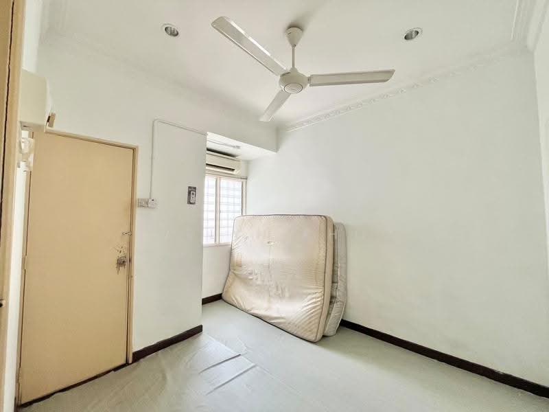 Semi-Detached House for Sale in Taman Desa Country Homes (Rawang) - Evelyn Khoo - Room - PropertyGuru.com.my