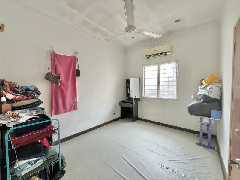 Semi-Detached House for Sale in Taman Desa Country Homes (Rawang) - Evelyn Khoo - Bedroom - PropertyGuru.com.my