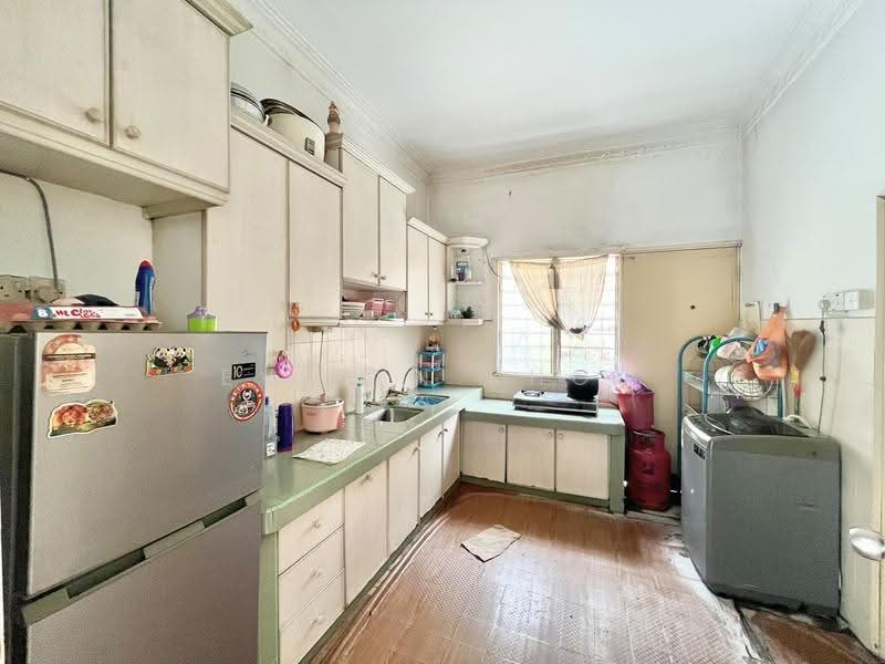 Semi-Detached House for Sale in Taman Desa Country Homes (Rawang) - Evelyn Khoo - Kitchen - PropertyGuru.com.my