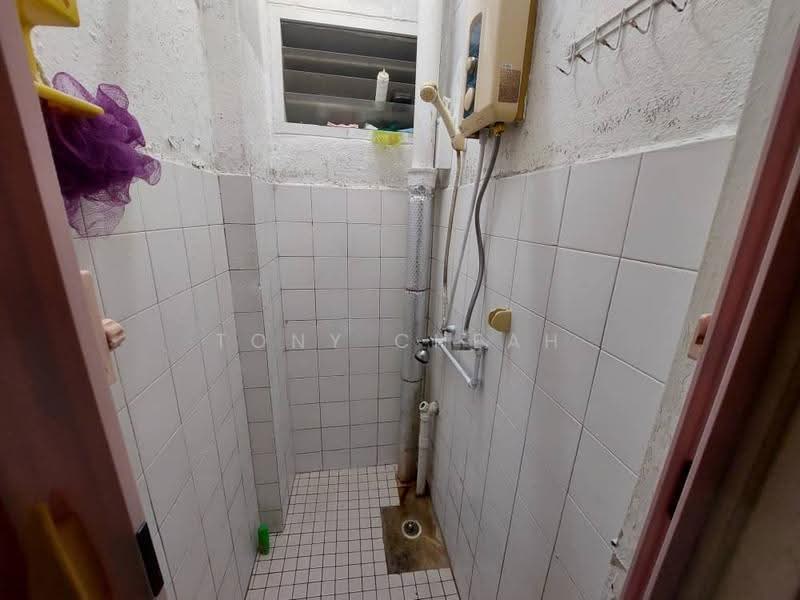 Rumah Flat untuk Dijual di Desa Intan - Tony Cheah - Bathroom - PropertyGuru.com.my