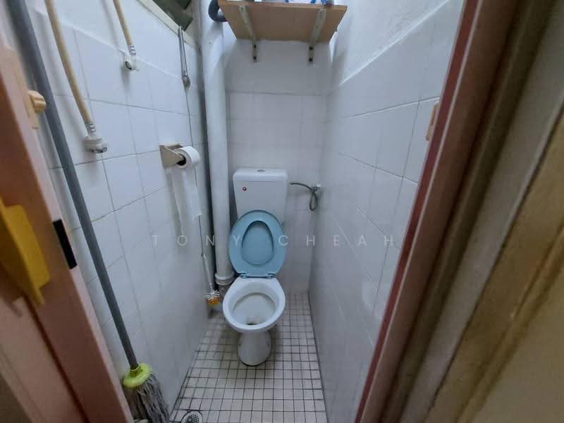 Rumah Flat untuk Dijual di Desa Intan - Tony Cheah - Bathroom - PropertyGuru.com.my
