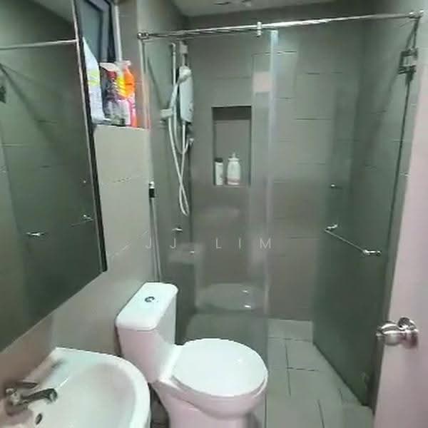 Kondominium untuk Disewa di Sky Awani Residensi 3 - JJ Lim - Bathroom - PropertyGuru.com.my