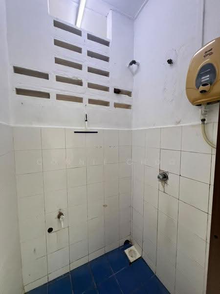 Flat for Rent at Flat Mahkota Cheras (L1 L2 L3 L4 L5) - Connie Choo - Bathroom - PropertyGuru.com.my