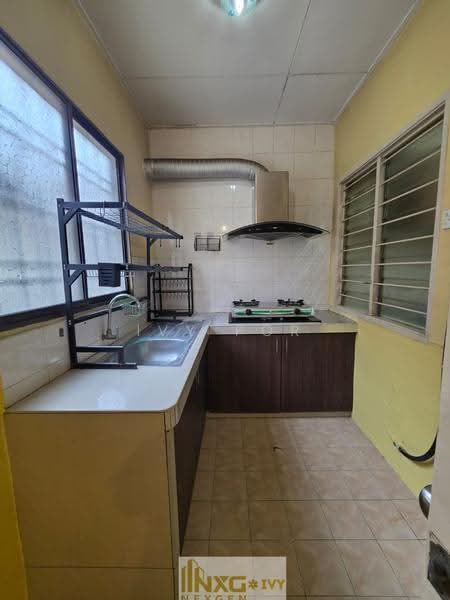 Rumah Teres untuk Dijual di Bandar Botanic (Klang) - Ivy Por - Kitchen - PropertyGuru.com.my