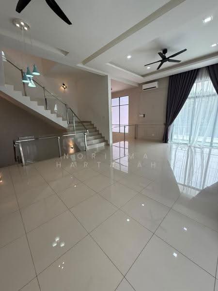 Semi-Detached House for Sale in Taman Melawati (Ulu Kelang) - Norisma Hartanah - Living Room - PropertyGuru.com.my