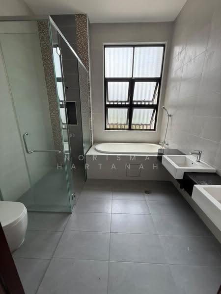 Semi-Detached House for Sale in Taman Melawati (Ulu Kelang) - Norisma Hartanah - Bathroom - PropertyGuru.com.my