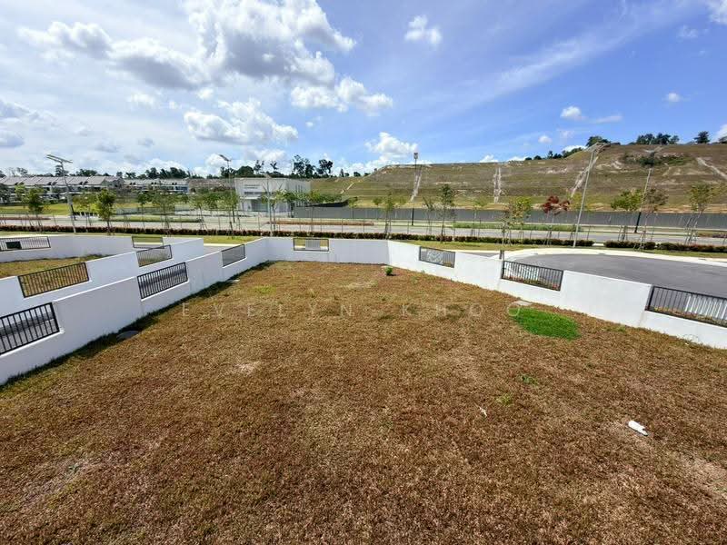 Rumah Teres 2-Tingkat untuk Dijual di Kota Emerald (Rawang) - Evelyn Khoo - Side Land - PropertyGuru.com.my