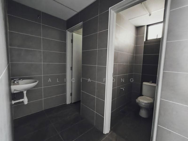 Terrace Factory for Rent in Kulai (Johor) - Alicia Fong - Bathroom - PropertyGuru.com.my