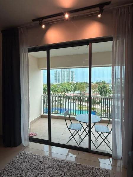 Pangsapuri untuk Dijual di Molek Pine 3 - Wenting Lee - Balcony - PropertyGuru.com.my