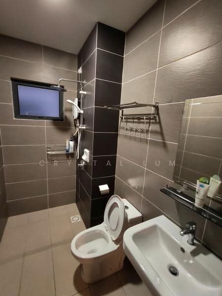 Kondominium untuk Disewa di The Henge - Crystal Lum - Bathroom - PropertyGuru.com.my