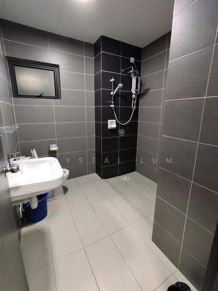 Kondominium untuk Disewa di The Henge - Crystal Lum - Bathroom - PropertyGuru.com.my