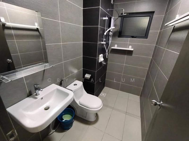 Kondominium untuk Disewa di The Henge - Crystal Lum - Bathroom - PropertyGuru.com.my