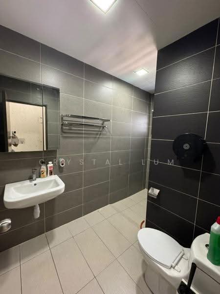 Kondominium untuk Disewa di The Henge - Crystal Lum - Bathroom - PropertyGuru.com.my