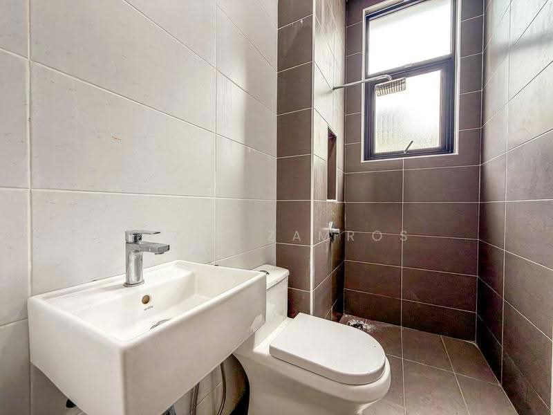 Semi-Detached House for Sale in Taman Melawati (Ulu Kelang) - Izzat Zamros - Bathroom - PropertyGuru.com.my