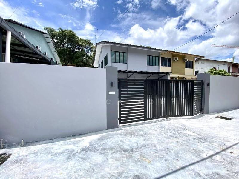 Semi-Detached House for Sale in Taman Kampung Majid (Kluang) - Jessica Boey - Exterior - PropertyGuru.com.my