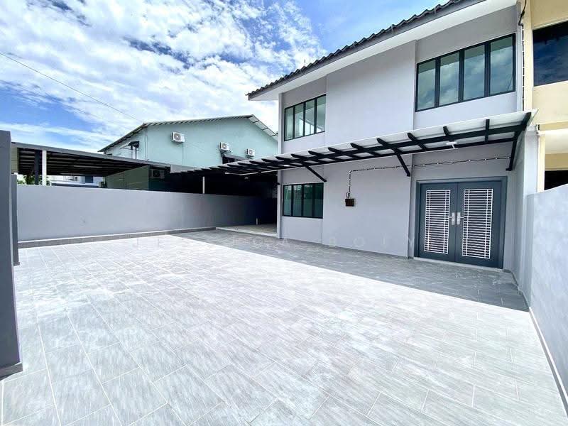 Semi-Detached House for Sale in Taman Kampung Majid (Kluang) - Jessica Boey - Exterior - PropertyGuru.com.my