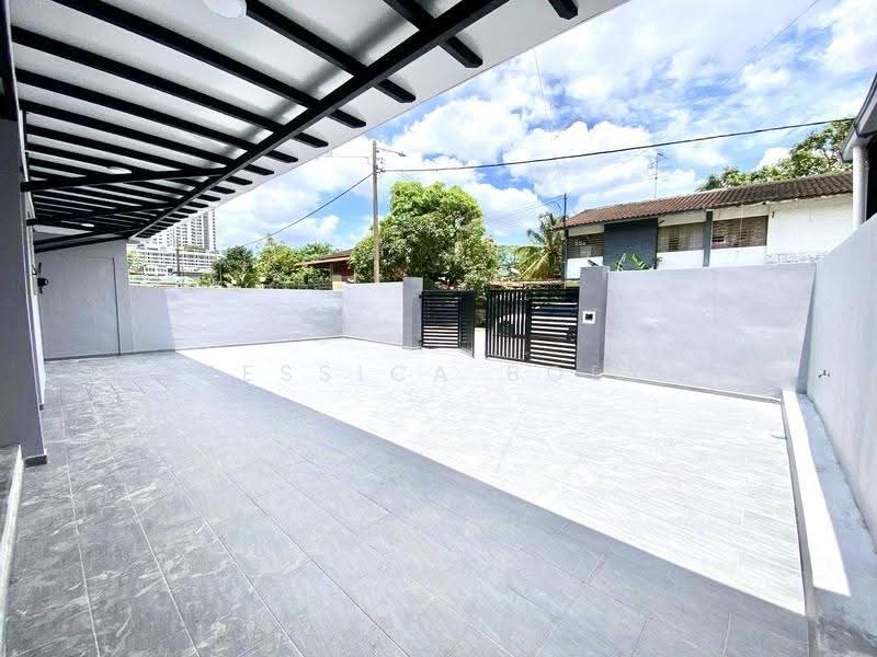 Semi-Detached House for Sale in Taman Kampung Majid (Kluang) - Jessica Boey - Exterior - PropertyGuru.com.my