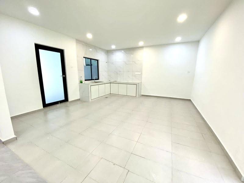 Semi-Detached House for Sale in Taman Kampung Majid (Kluang) - Jessica Boey - Kitchen - PropertyGuru.com.my