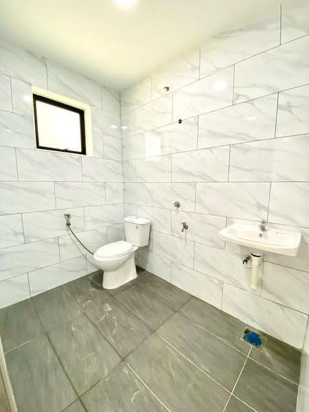 Semi-Detached House for Sale in Taman Kampung Majid (Kluang) - Jessica Boey - Bathroom - PropertyGuru.com.my