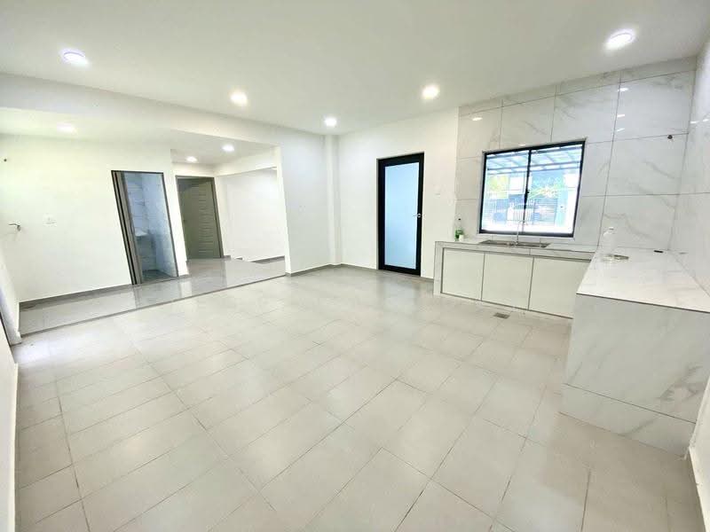 Semi-Detached House for Sale in Taman Kampung Majid (Kluang) - Jessica Boey - Kitchen - PropertyGuru.com.my