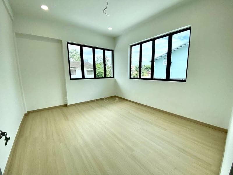 Semi-Detached House for Sale in Taman Kampung Majid (Kluang) - Jessica Boey - PropertyGuru.com.my