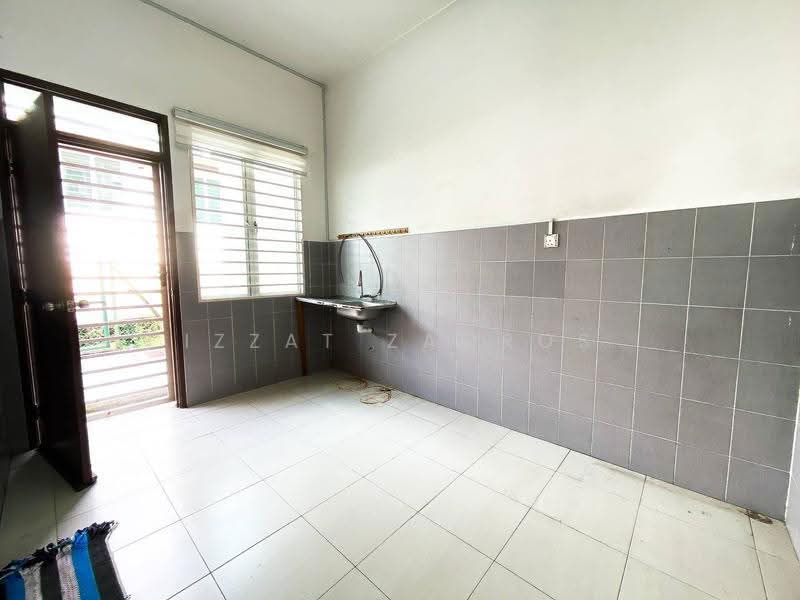 2-storey Terraced House for Sale in Bandar Teknologi Kajang (Kajang) - Izzat Zamros - Kitchen - PropertyGuru.com.my