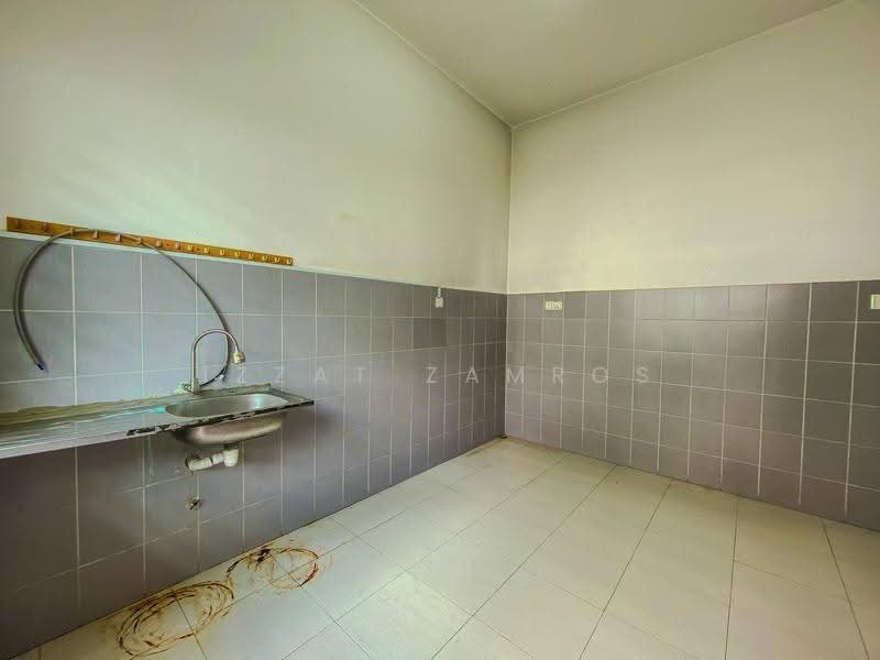 2-storey Terraced House for Sale in Bandar Teknologi Kajang (Kajang) - Izzat Zamros - Kitchen - PropertyGuru.com.my