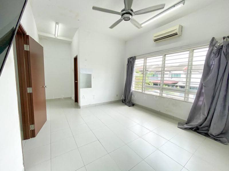 2-storey Terraced House for Sale in Bandar Teknologi Kajang (Kajang) - Izzat Zamros - Living Room - PropertyGuru.com.my
