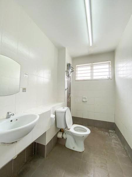 2-storey Terraced House for Sale in Bandar Teknologi Kajang (Kajang) - Izzat Zamros - Bathroom - PropertyGuru.com.my